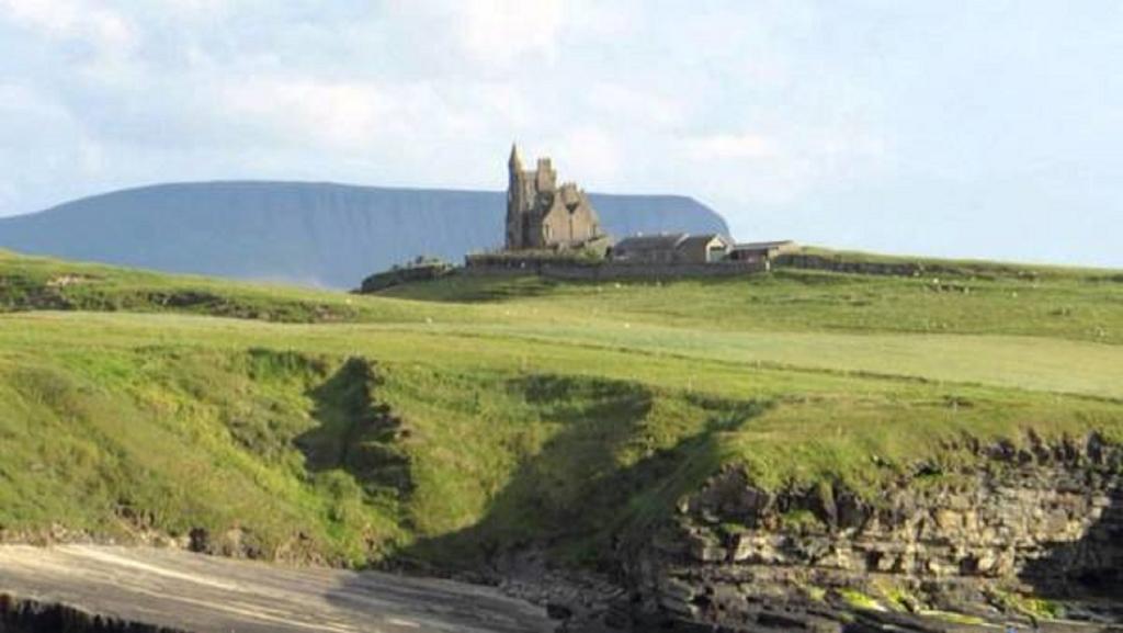 The Benwiskin Centre Ballaghnatrillick Exterior foto